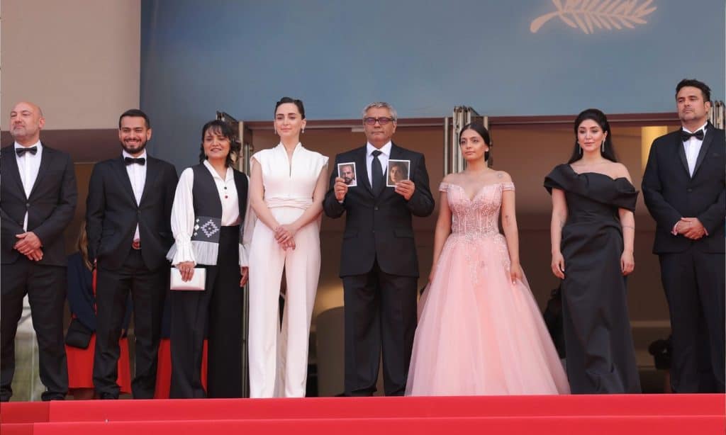 E011DA1B 69AC 40D7 9B92 F484DD9E3BA4