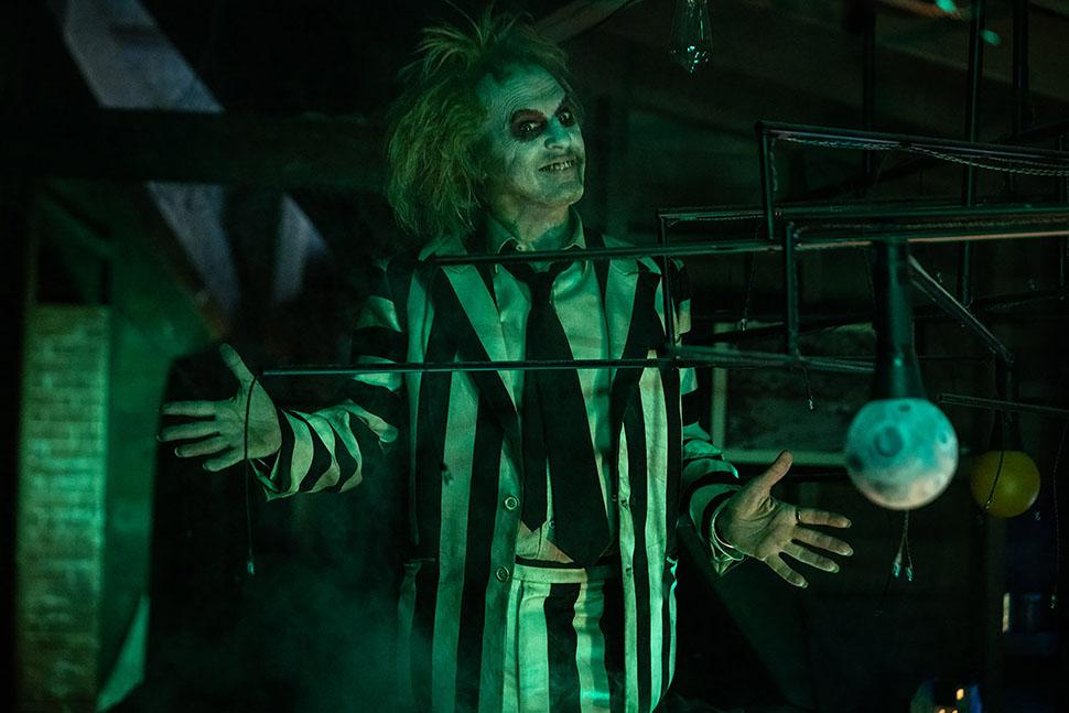 Beetlejuice Beetlejuice è il flebile e divertito ritorno ad un passato prosciugato 1 Recensione film Beetlejuice Beetlejuice di Tim Burton