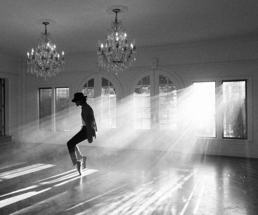 Michael: slitta la data di uscita del film sul Re del Pop 2 Michael immagine film 2025